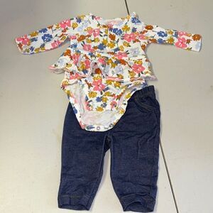 👕Carters 2 piece flower outfit
